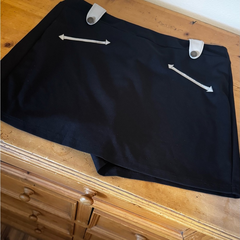 Western black skort
